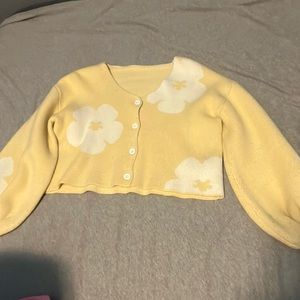 Brand:Shein,Yellow long sleeve shirt with white flowers, plain on the back